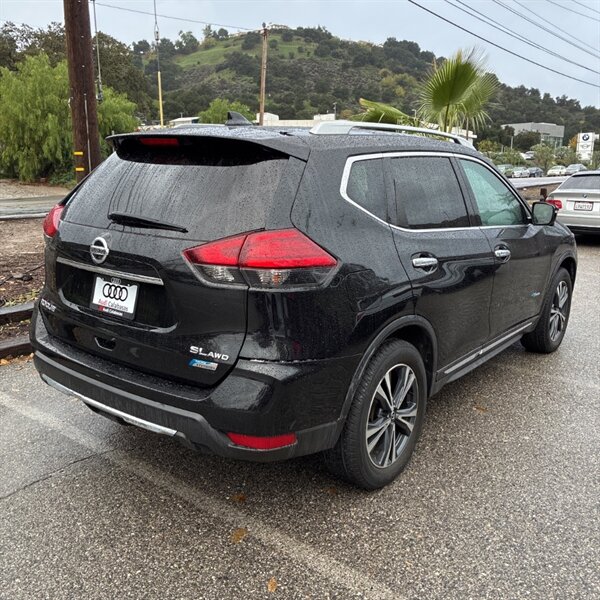 2017 Nissan Rogue Hybrid SV   - Photo 6 - Sherman Oaks, CA 91423