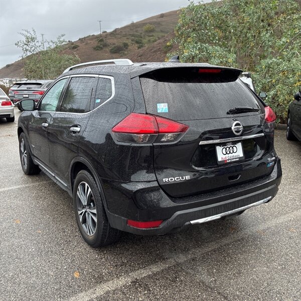 2017 Nissan Rogue Hybrid SV   - Photo 4 - Sherman Oaks, CA 91423