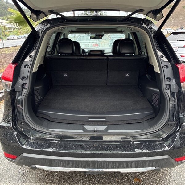 2017 Nissan Rogue Hybrid SV   - Photo 7 - Sherman Oaks, CA 91423