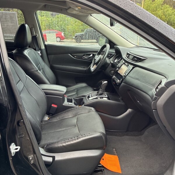 2017 Nissan Rogue Hybrid SV   - Photo 11 - Sherman Oaks, CA 91423