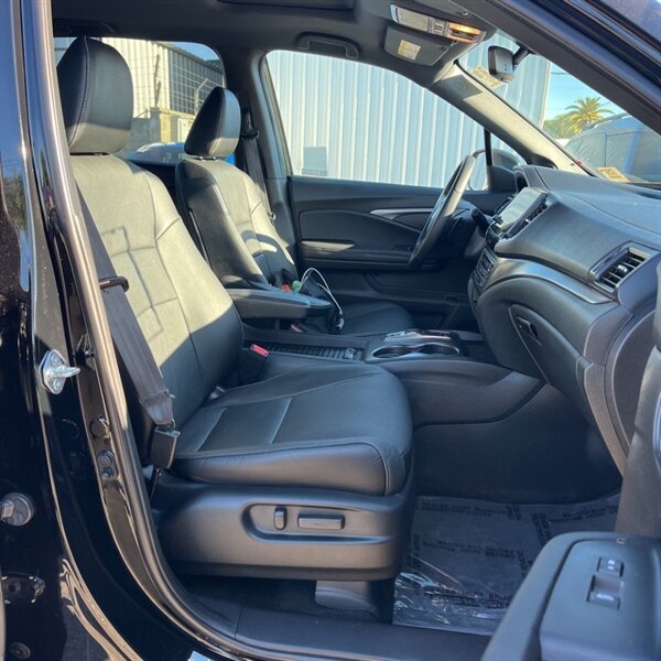 2022 Honda Passport EX-L   - Photo 14 - Sherman Oaks, CA 91423