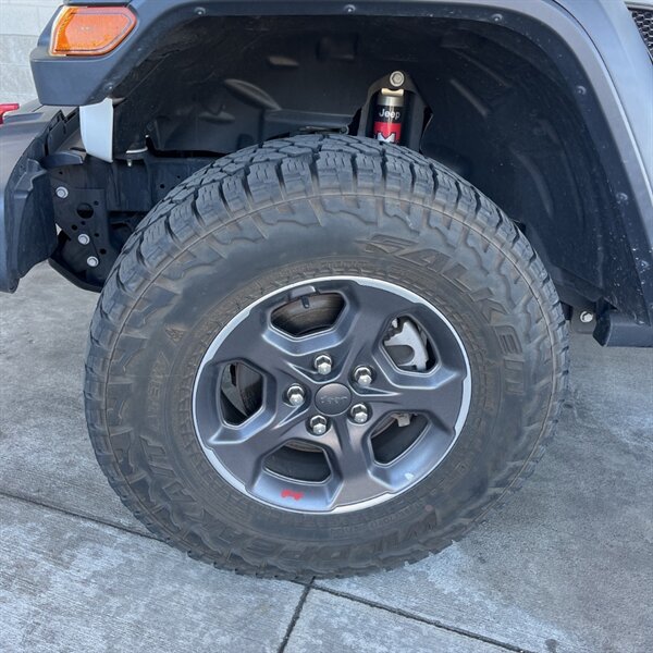 2020 Jeep Gladiator Rubicon   - Photo 12 - Sherman Oaks, CA 91423