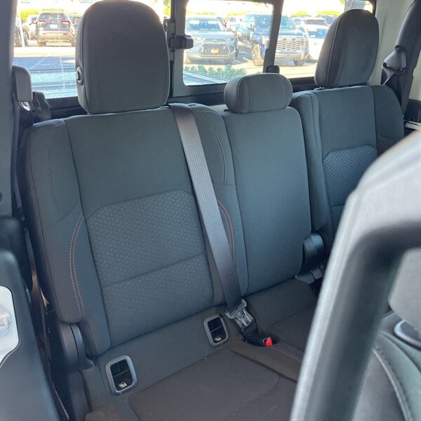 2020 Jeep Gladiator Rubicon   - Photo 17 - Sherman Oaks, CA 91423