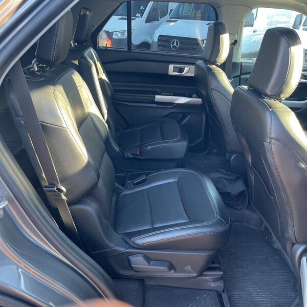 2021 Ford Explorer Limited   - Photo 18 - Sherman Oaks, CA 91423