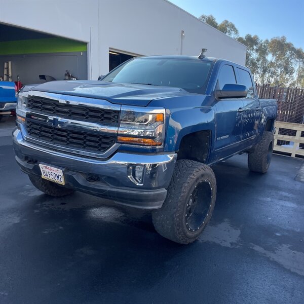 2018 Chevrolet Silverado 1500 LT   - Photo 1 - Sherman Oaks, CA 91423