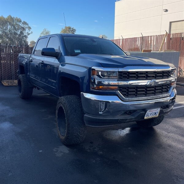 2018 Chevrolet Silverado 1500 LT   - Photo 2 - Sherman Oaks, CA 91423