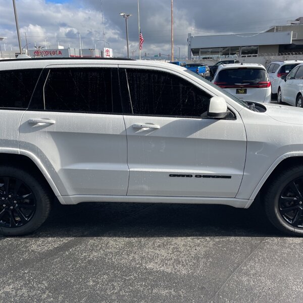 2021 Jeep Grand Cherokee Laredo E   - Photo 3 - Sherman Oaks, CA 91423