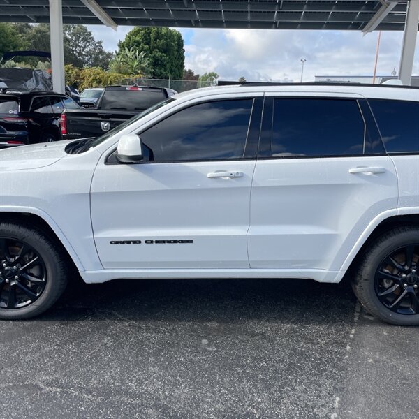 2021 Jeep Grand Cherokee Laredo E   - Photo 7 - Sherman Oaks, CA 91423