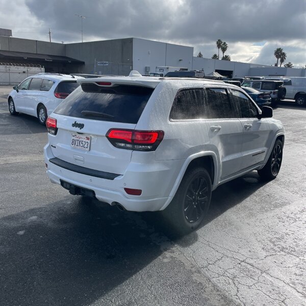 2021 Jeep Grand Cherokee Laredo E   - Photo 4 - Sherman Oaks, CA 91423