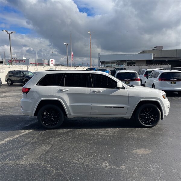 2021 Jeep Grand Cherokee Laredo E   - Photo 12 - Sherman Oaks, CA 91423