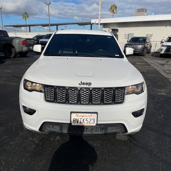 2021 Jeep Grand Cherokee Laredo E   - Photo 2 - Sherman Oaks, CA 91423