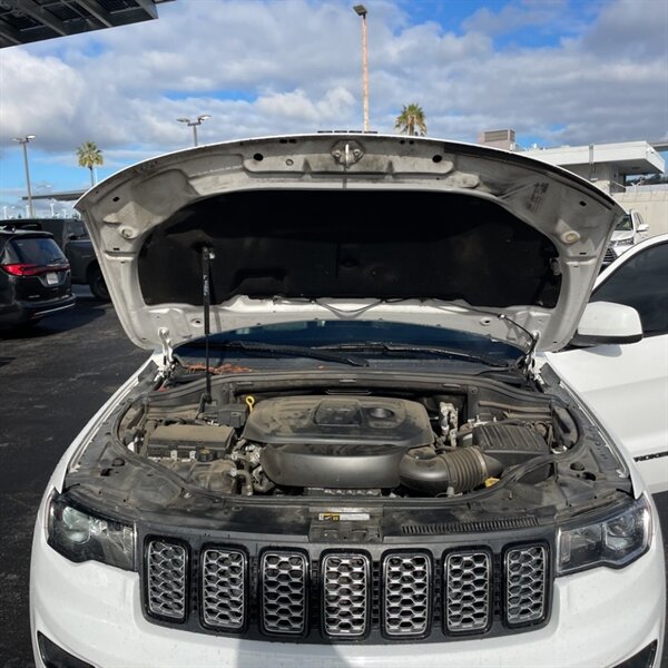 2021 Jeep Grand Cherokee Laredo E   - Photo 14 - Sherman Oaks, CA 91423