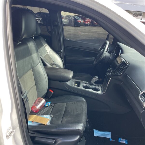 2021 Jeep Grand Cherokee Laredo E   - Photo 22 - Sherman Oaks, CA 91423
