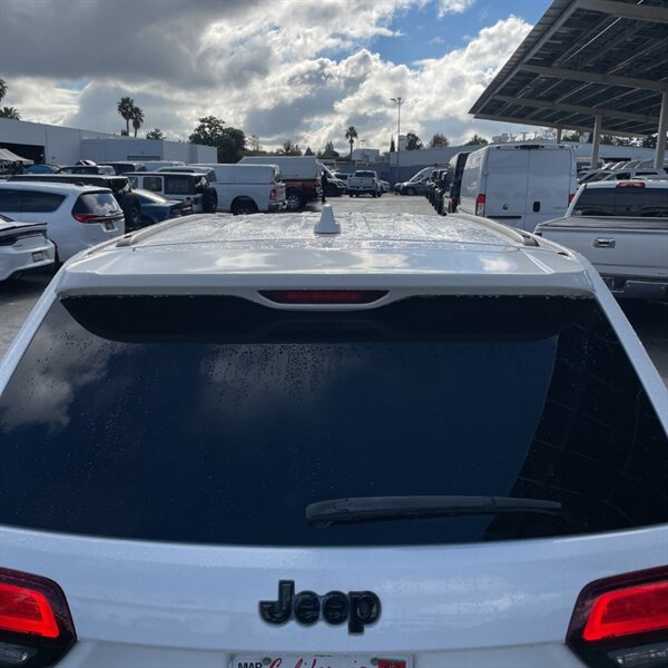 2021 Jeep Grand Cherokee Laredo E   - Photo 11 - Sherman Oaks, CA 91423