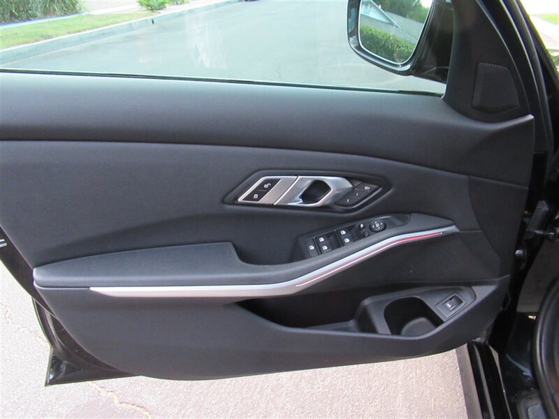 2021 BMW 330i   - Photo 18 - Sherman Oaks, CA 91423