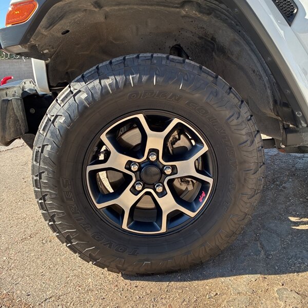 2019 Jeep Wrangler Unlimited Rubicon   - Photo 14 - Sherman Oaks, CA 91423