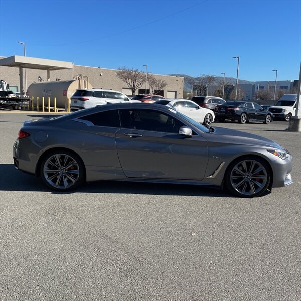 2018 INFINITI Q60 Red Sport 400   - Photo 9 - Sherman Oaks, CA 91423