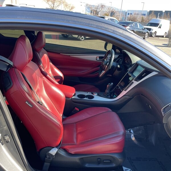 2018 INFINITI Q60 Red Sport 400   - Photo 17 - Sherman Oaks, CA 91423