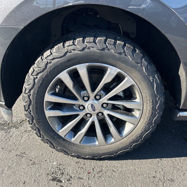 2018 Ford Expedition MAX Limited   - Photo 10 - Sherman Oaks, CA 91423