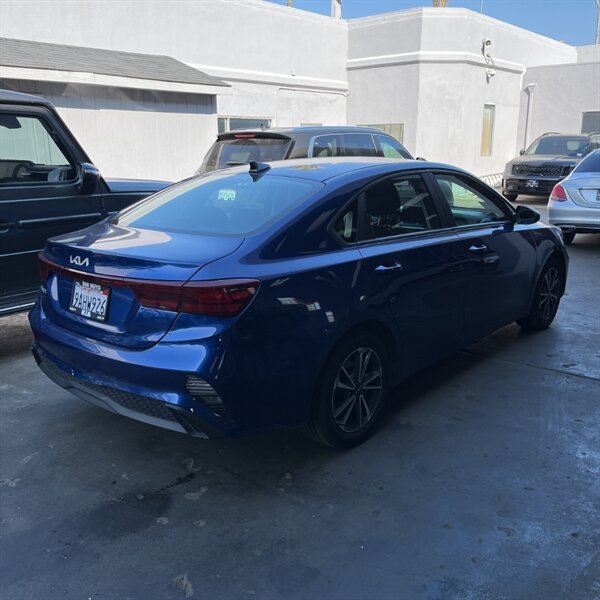 2022 Kia Forte FE   - Photo 4 - Sherman Oaks, CA 91423