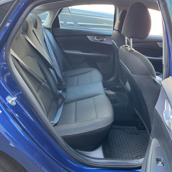 2022 Kia Forte FE   - Photo 12 - Sherman Oaks, CA 91423