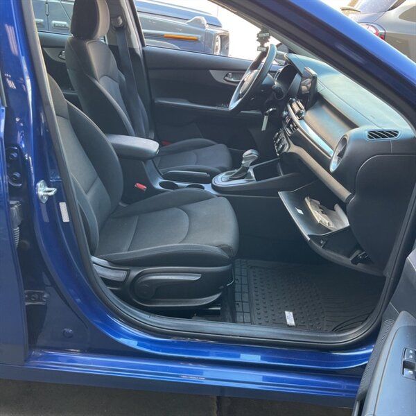 2022 Kia Forte FE   - Photo 11 - Sherman Oaks, CA 91423