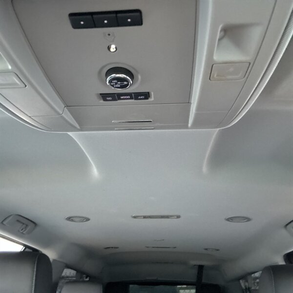 2019 GMC Yukon XL SLT   - Photo 26 - Sherman Oaks, CA 91423