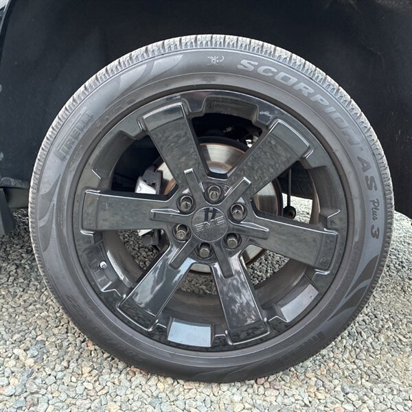 2019 GMC Yukon XL SLT   - Photo 16 - Sherman Oaks, CA 91423