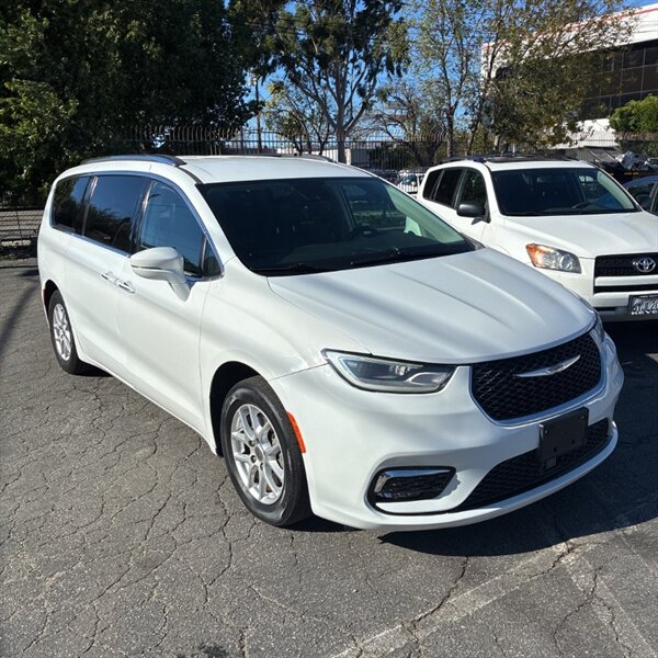 2021 Chrysler Pacifica Touring L   - Photo 1 - Sherman Oaks, CA 91423