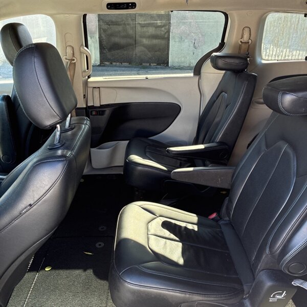 2021 Chrysler Pacifica Touring L   - Photo 17 - Sherman Oaks, CA 91423