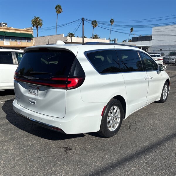 2021 Chrysler Pacifica Touring L   - Photo 5 - Sherman Oaks, CA 91423