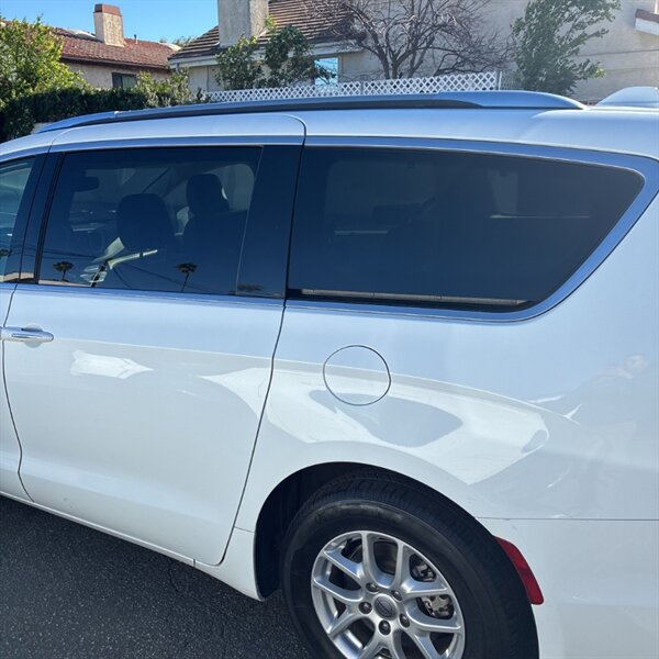 2021 Chrysler Pacifica Touring L   - Photo 7 - Sherman Oaks, CA 91423