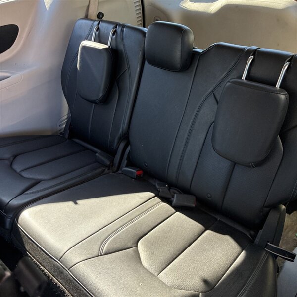 2021 Chrysler Pacifica Touring L   - Photo 16 - Sherman Oaks, CA 91423