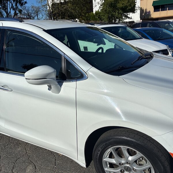 2021 Chrysler Pacifica Touring L   - Photo 9 - Sherman Oaks, CA 91423