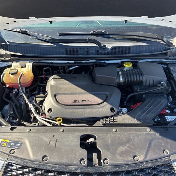 2021 Chrysler Pacifica Touring L   - Photo 11 - Sherman Oaks, CA 91423