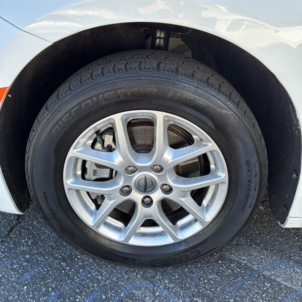 2021 Chrysler Pacifica Touring L   - Photo 12 - Sherman Oaks, CA 91423