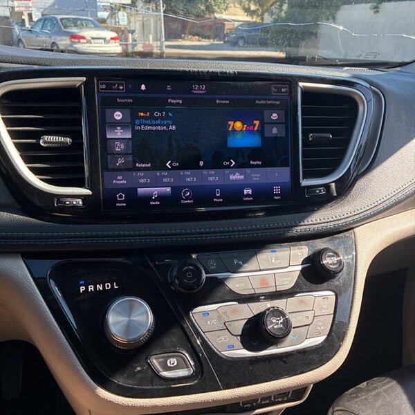 2021 Chrysler Pacifica Touring L   - Photo 21 - Sherman Oaks, CA 91423