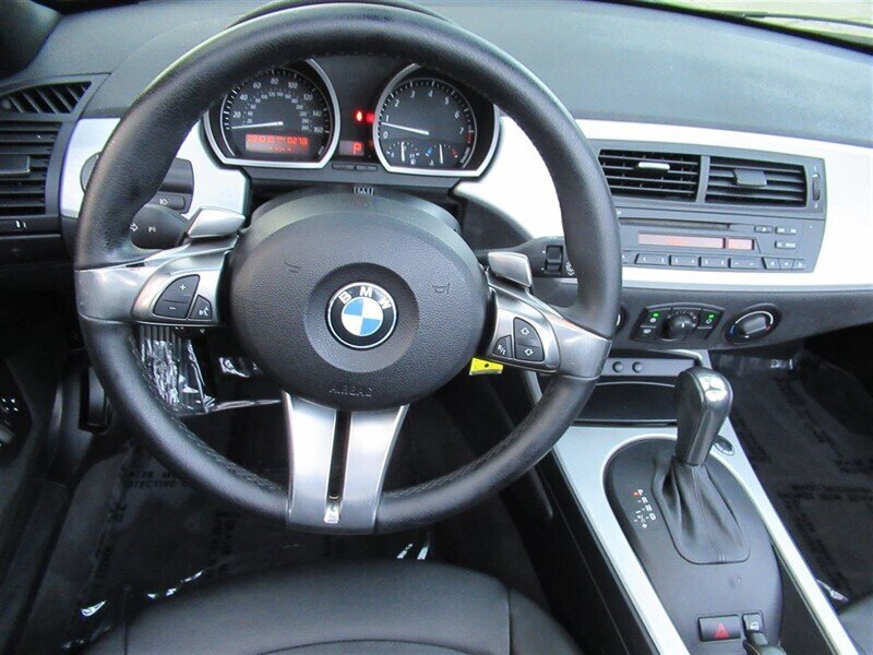 2006 BMW Z4 3.0i   - Photo 24 - Sherman Oaks, CA 91423