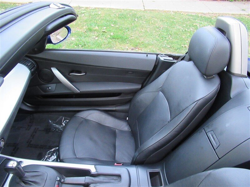 2006 BMW Z4 3.0i   - Photo 16 - Sherman Oaks, CA 91423