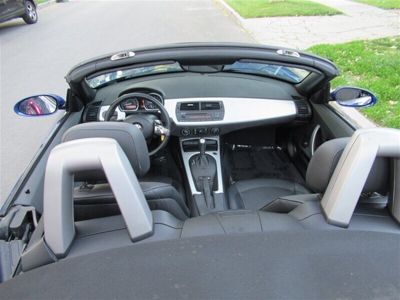 2006 BMW Z4 3.0i   - Photo 23 - Sherman Oaks, CA 91423