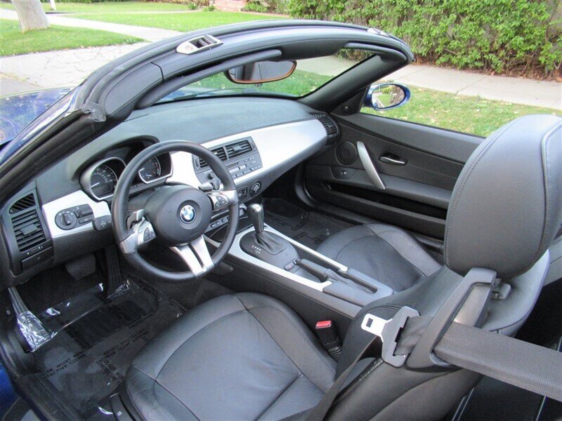 2006 BMW Z4 3.0i   - Photo 15 - Sherman Oaks, CA 91423