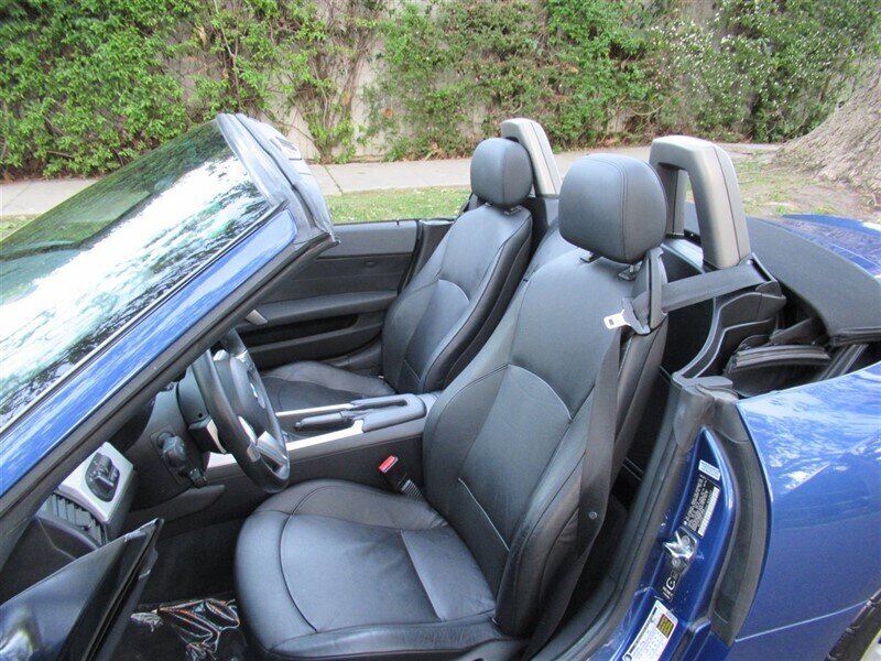 2006 BMW Z4 3.0i   - Photo 14 - Sherman Oaks, CA 91423