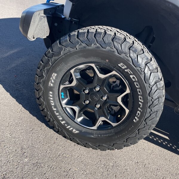 2021 Jeep Wrangler Unlimited Rubicon 4xe   - Photo 15 - Sherman Oaks, CA 91423