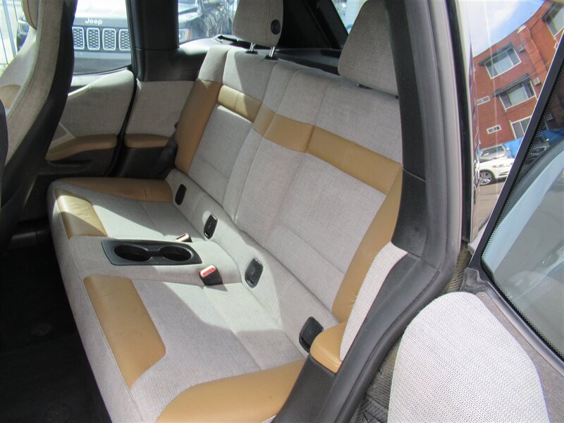 2014 BMW i3   - Photo 14 - Sherman Oaks, CA 91423