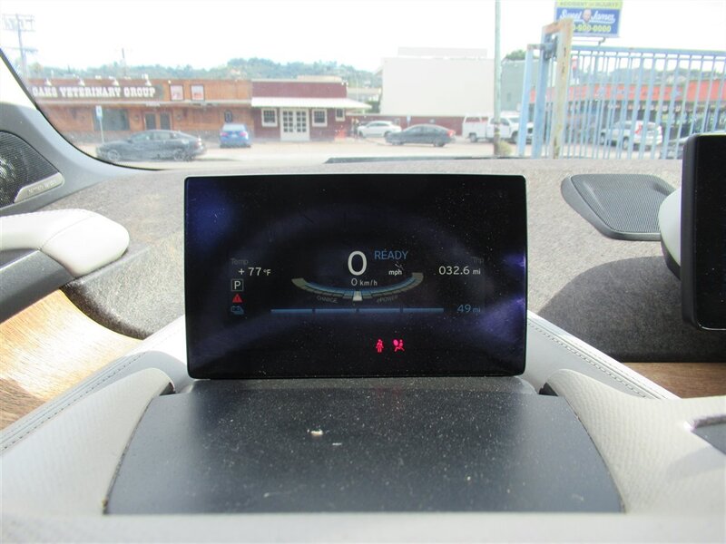 2014 BMW i3   - Photo 15 - Sherman Oaks, CA 91423