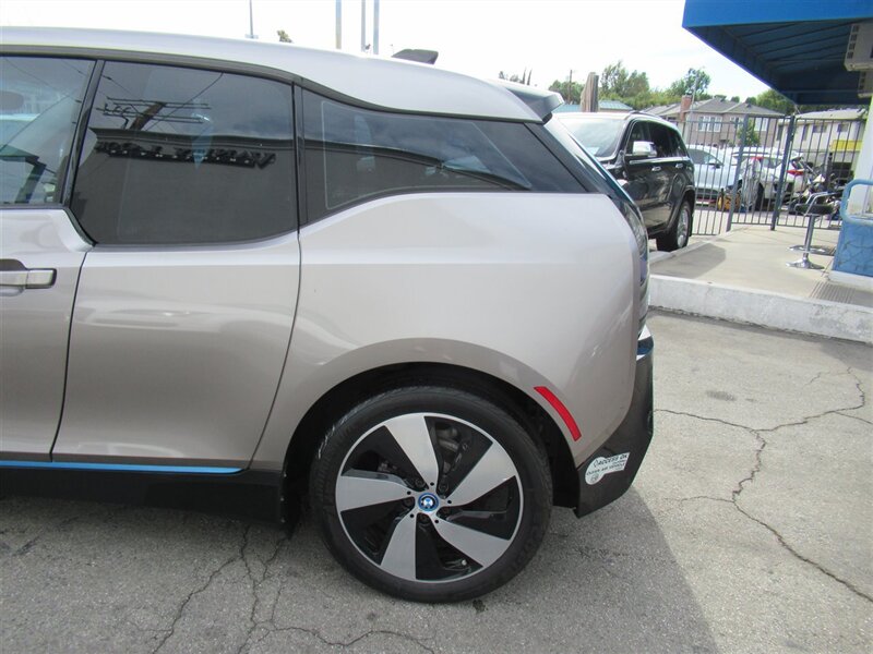 2014 BMW i3   - Photo 28 - Sherman Oaks, CA 91423
