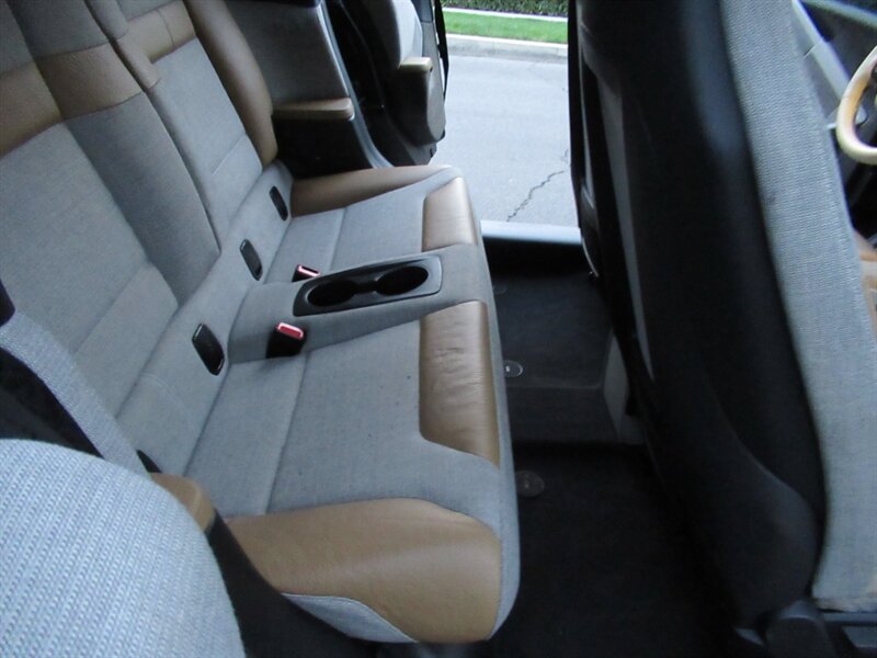 2014 BMW i3   - Photo 14 - Sherman Oaks, CA 91423