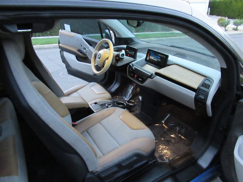 2014 BMW i3   - Photo 17 - Sherman Oaks, CA 91423