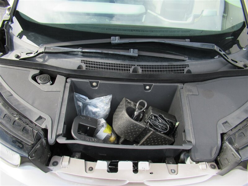 2014 BMW i3   - Photo 30 - Sherman Oaks, CA 91423