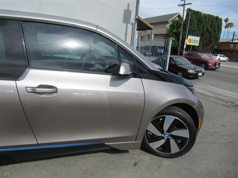 2014 BMW i3   - Photo 25 - Sherman Oaks, CA 91423